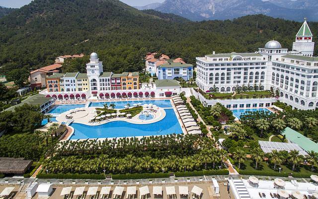 Luxury Hotel2